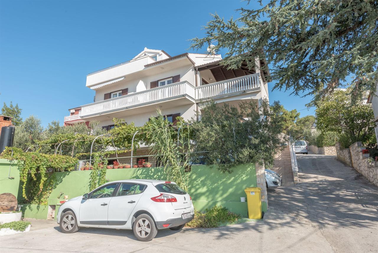 Apartments Snjezana Tisno Exterior foto
