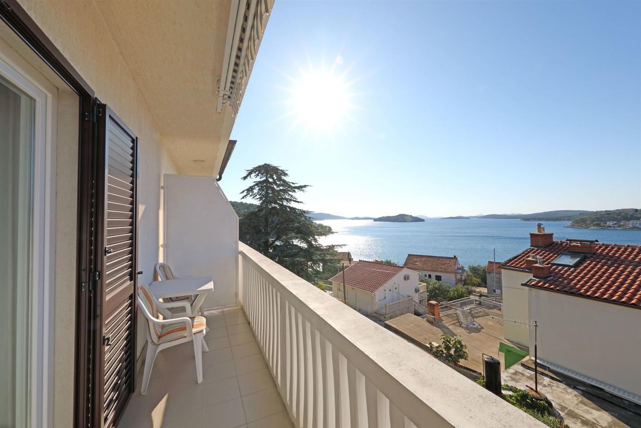 Apartments Snjezana Tisno Exterior foto